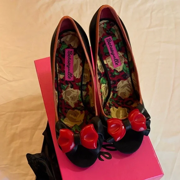 Betsey Johnson Black Heels with Red Bow - Picture 13 of 15